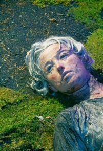 Descrio: C:\Users\Marga\Pictures\CINDY SHERMAN\untitled manequins\G01A06Untitled-153_1985_large-325x475.jpg